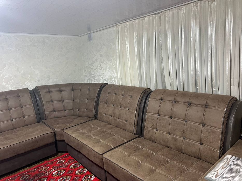 Диван сотилади Продаётся
