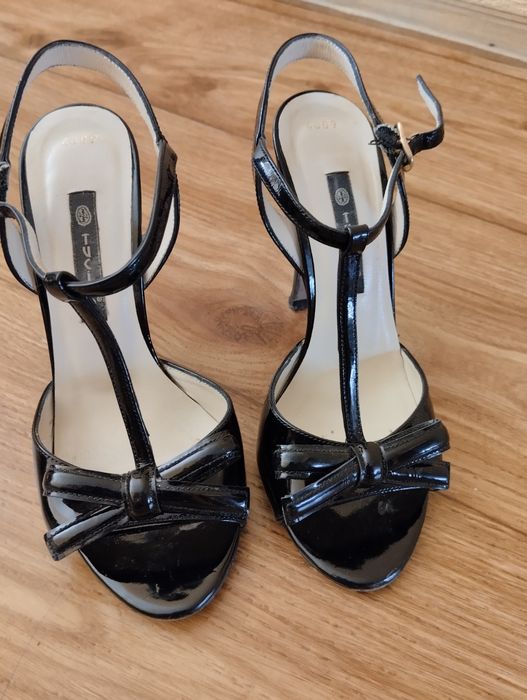 Продам туфли и босоножки