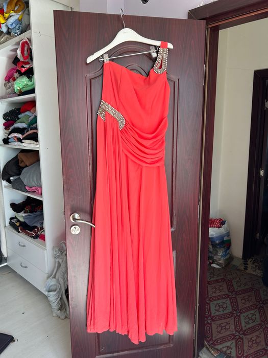 Официални роклии