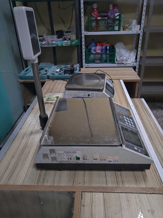 Разпродажба на хладилни витрини ,фризери,стелажи,ел.везни,касов апарат