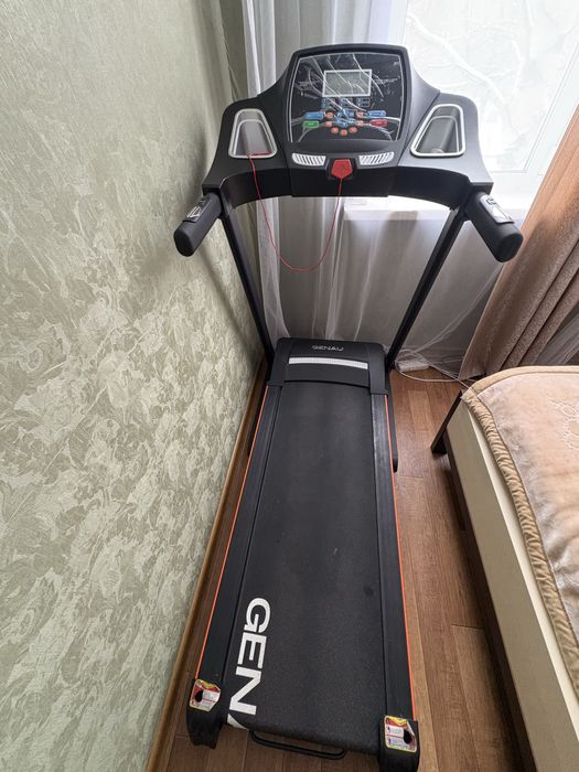 Беговую дорожку Genau TR50