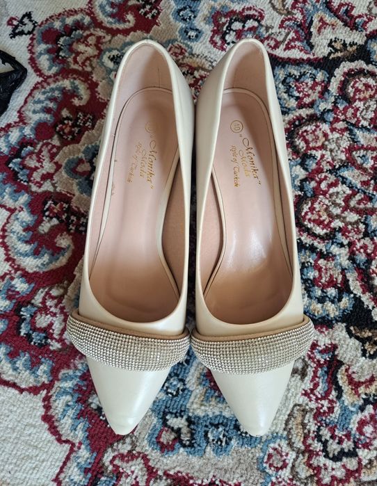 Tufli baland poshnali