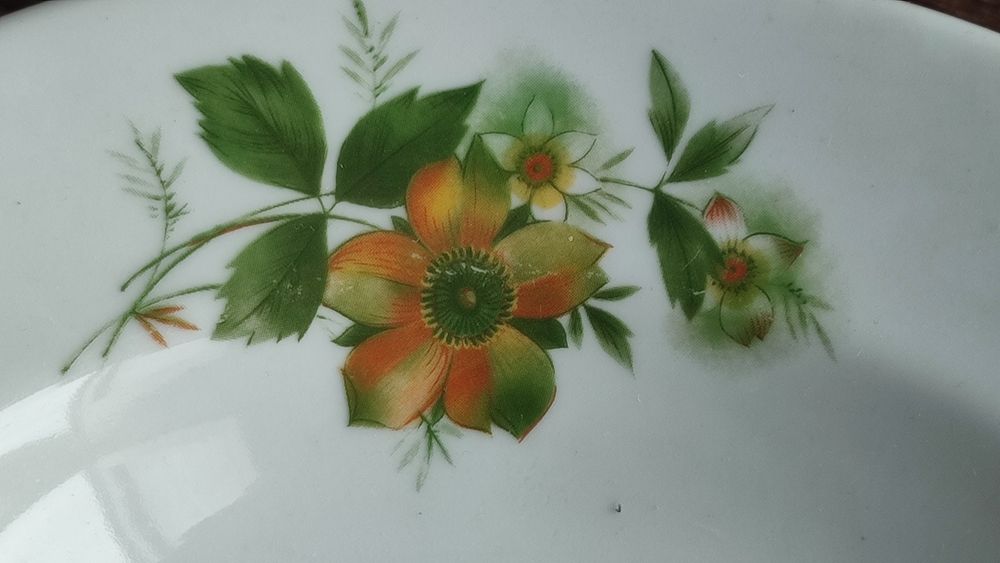 Ретро чинии различни модели