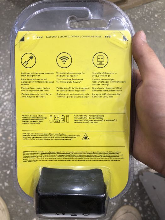 Презентер Logitech Presenter R400 черный с лазером