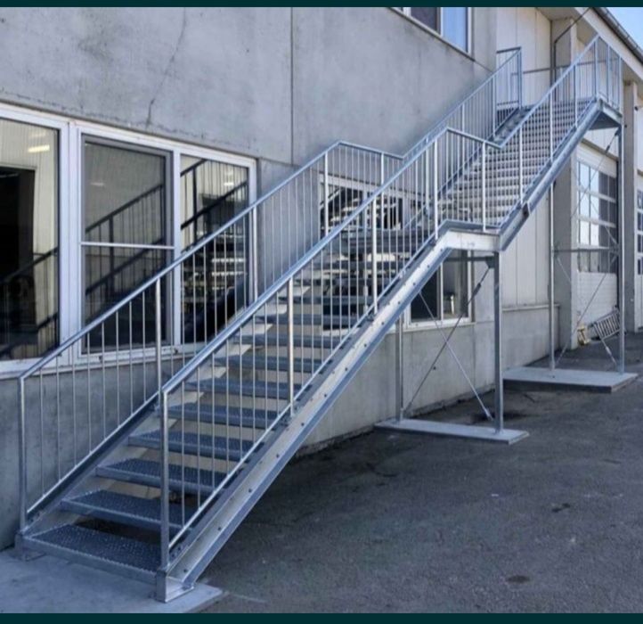 scări metalice de incendiu