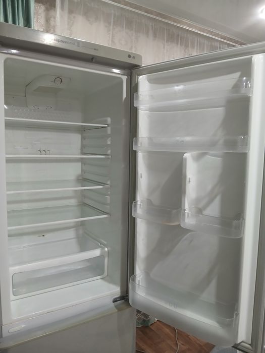 ПРОДАМ серый холодильник  двух камерный