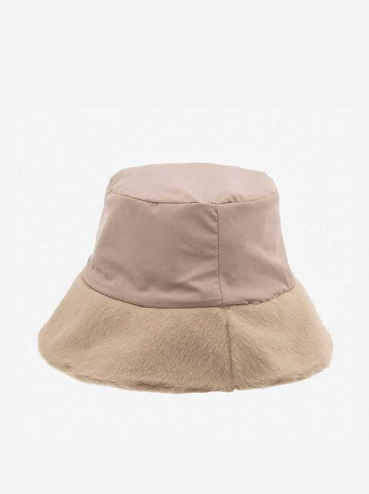 Дамска шапка ZARENA с периферия от teddy плюш - бежова