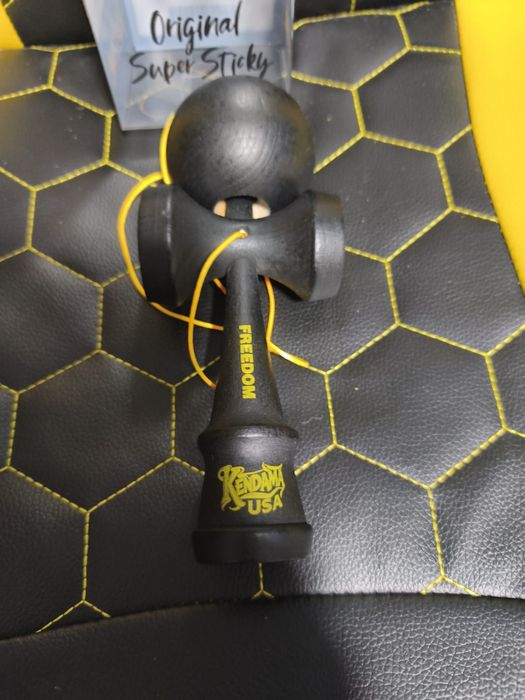 Vând Kendama USA (nouă)