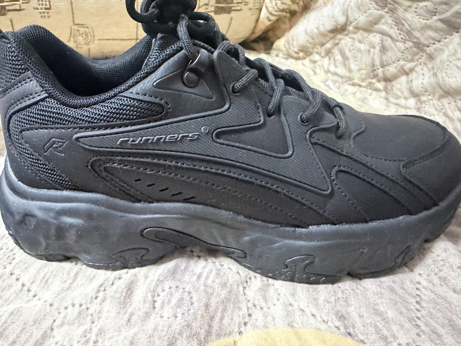 Обувки runners .