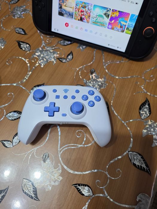 Vând Nintendo Switch 2 cu 3 jocuri