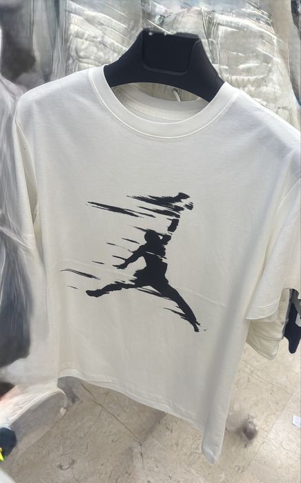 Tricou + adidasi