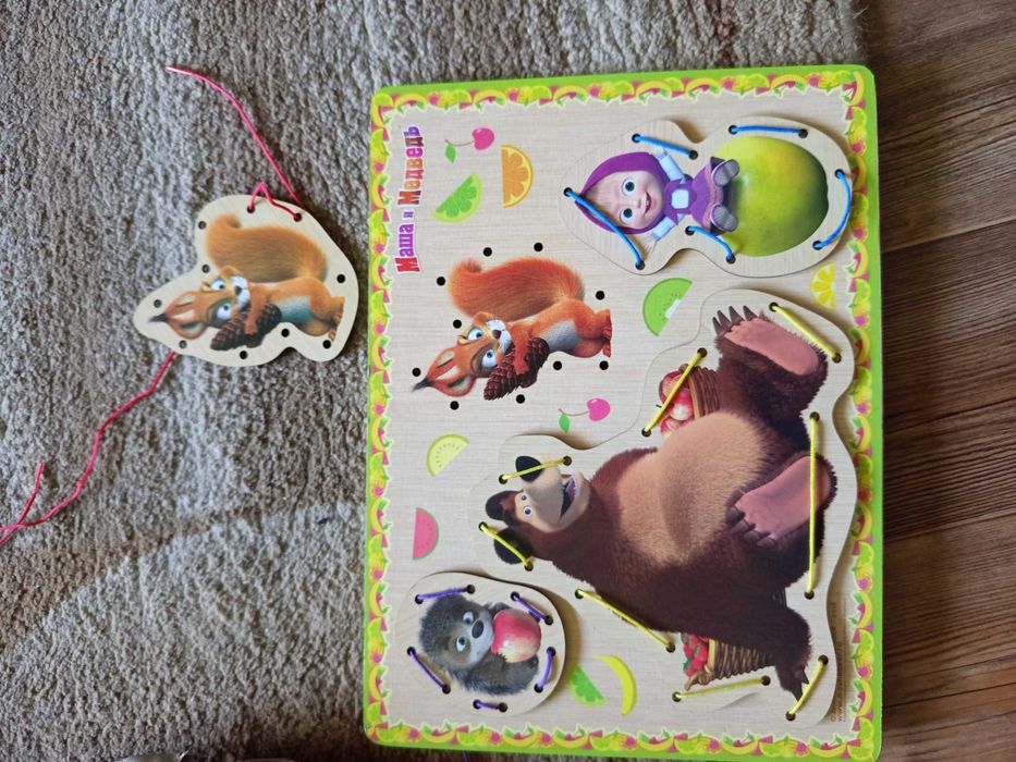 Деревянная игрушка на логику.