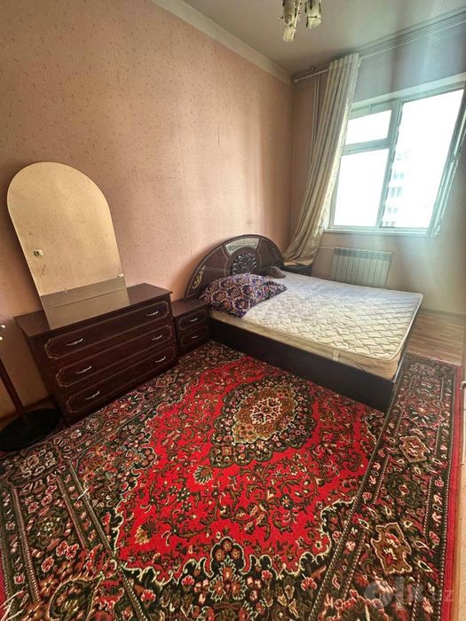 Яккасарайский район, рядом с метро Ойбек.