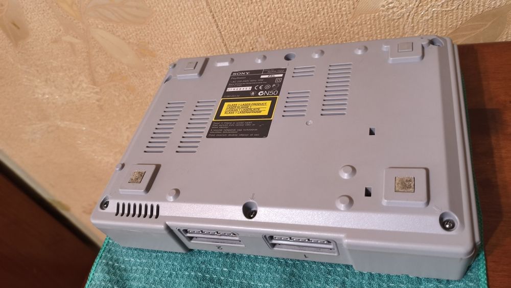 Sony PlayStation 1 SCPH-7002 PAL (FAT)