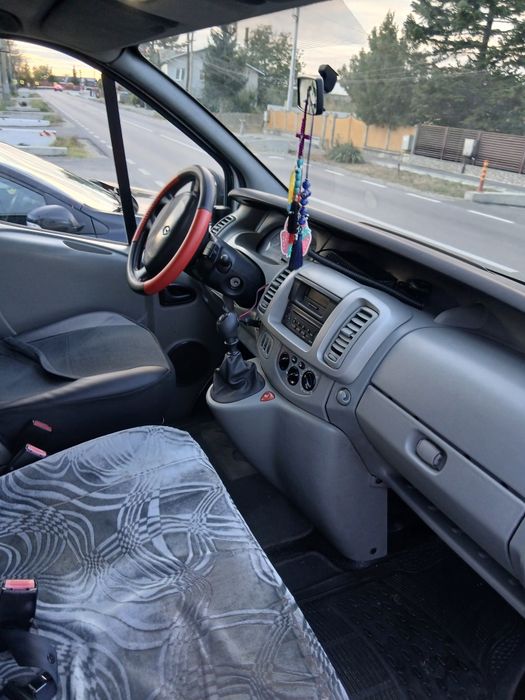 Vând Renault Trafic
