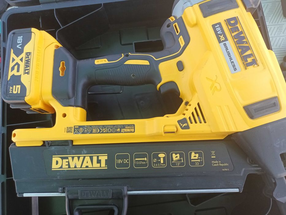 Dewalt DCN 890 - акумолаторен такер за пирони