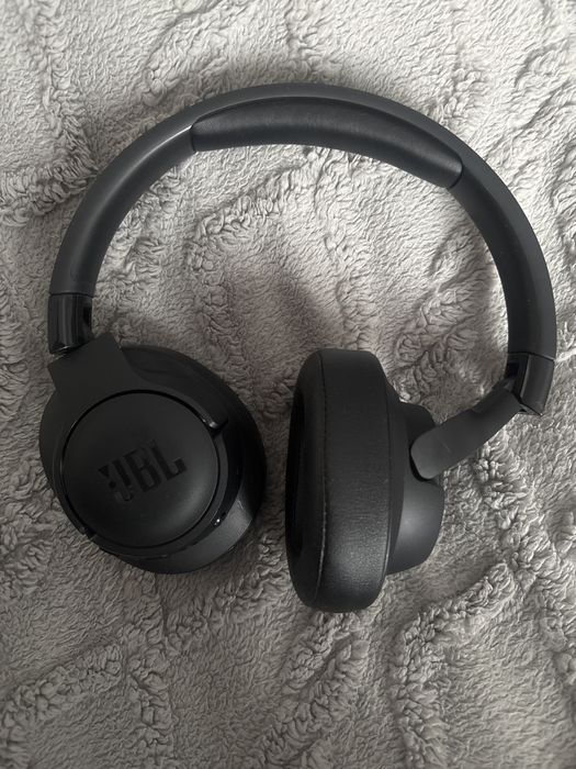 Продам наушники JBL