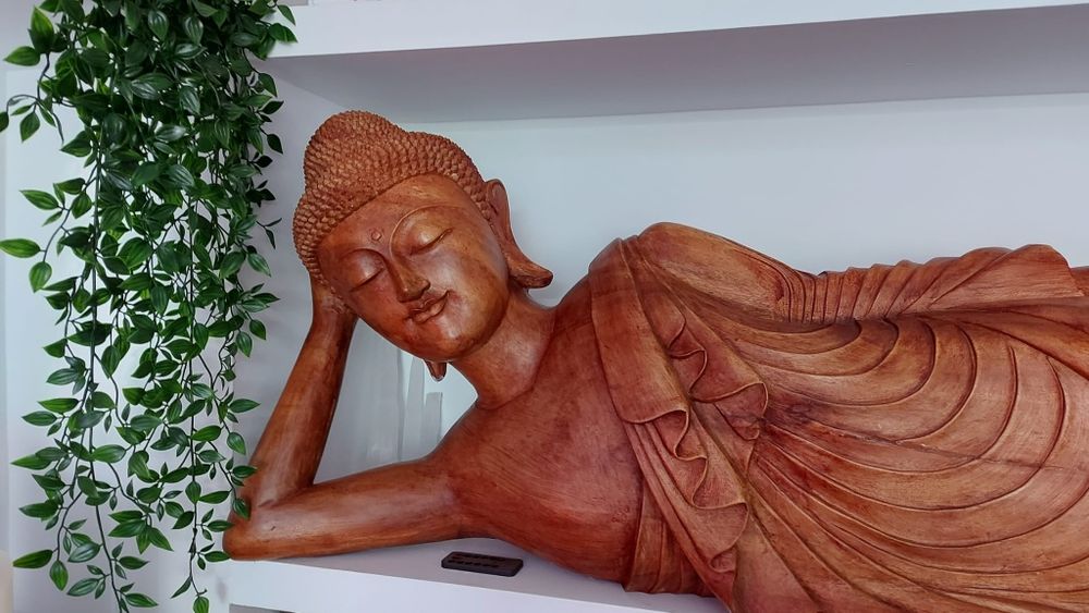 Дървена Статуя Буда