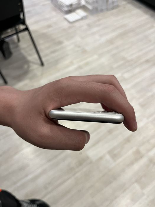 Айфон 11 белого цвета