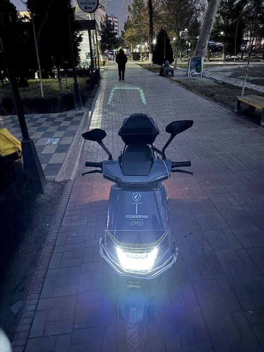 Elektr skuter 6talik 4 ta skorost xolati yaxshi