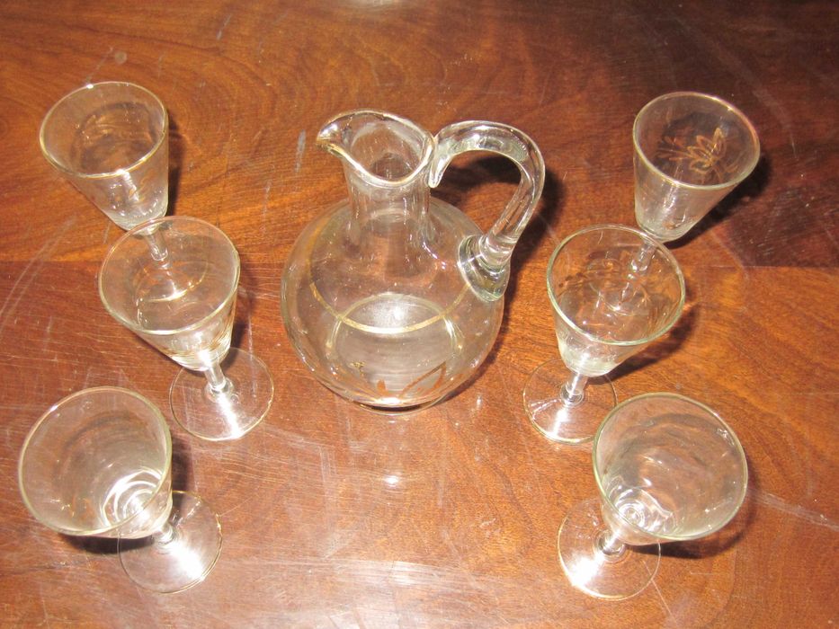 Стъклени сервиз и чаши със златен кант