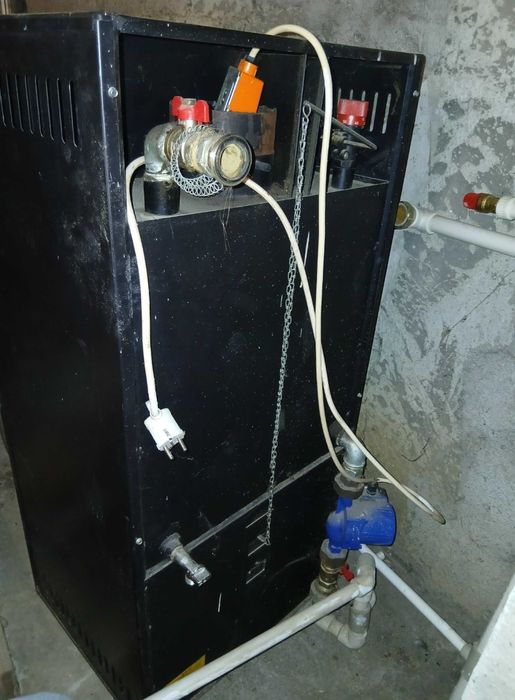 Vând termosemineu 22kw  se poate vinde cu pompa de apa sau separat