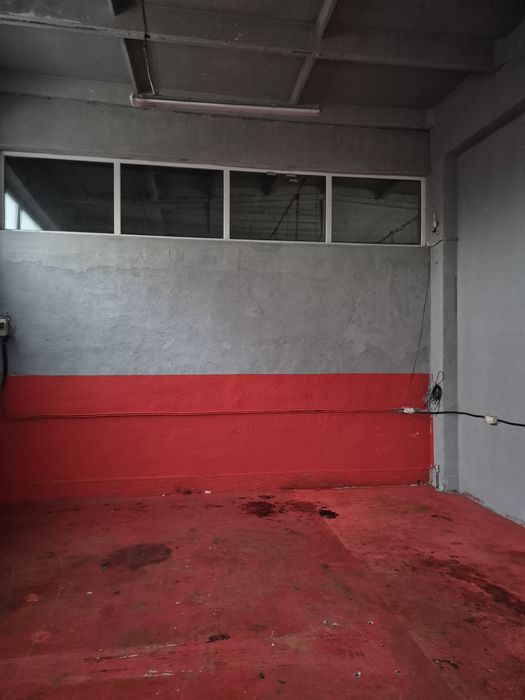 Închiriez hală 38 mp,cu intrare auto 3x3 ml