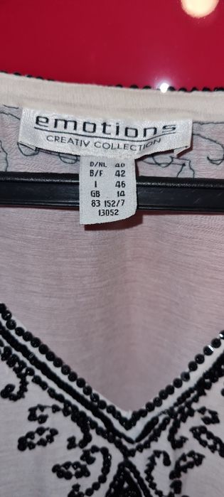 Ie brodata cu paiete și mărgele