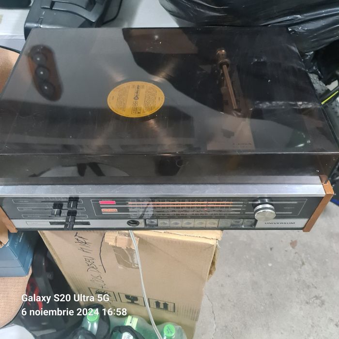 Radio pikap Universum ani 80 impecabil