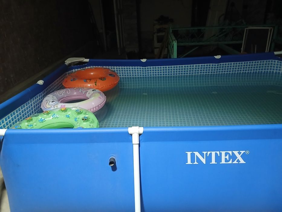 Бассейн фирмы intex
