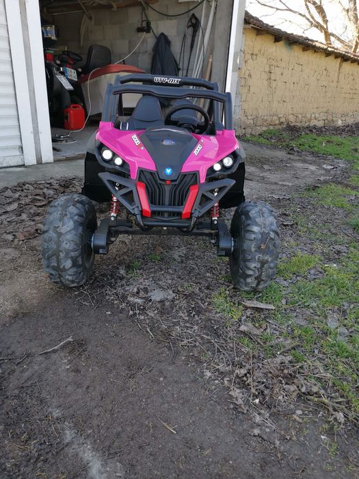 Акумулаторен джип  с два  кумулатора по 12 волта.