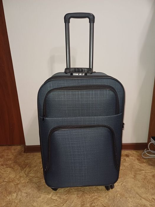 Чемодан дорожный