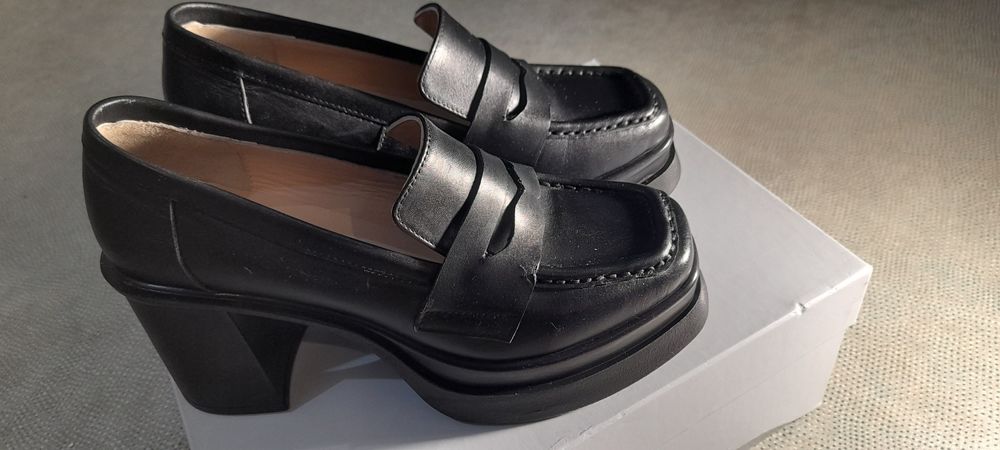 Продам женскую обувь