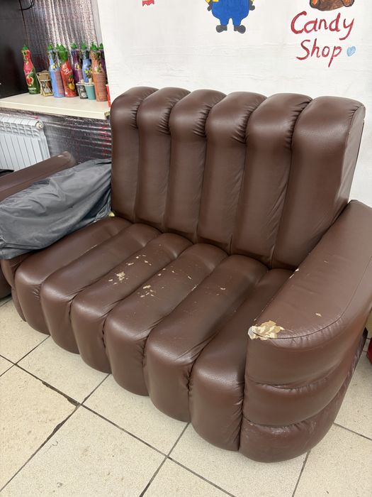 Диваны 4 штуки мощные