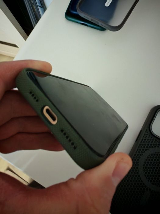 Продам чехолы на iPhone 16 Pro Max