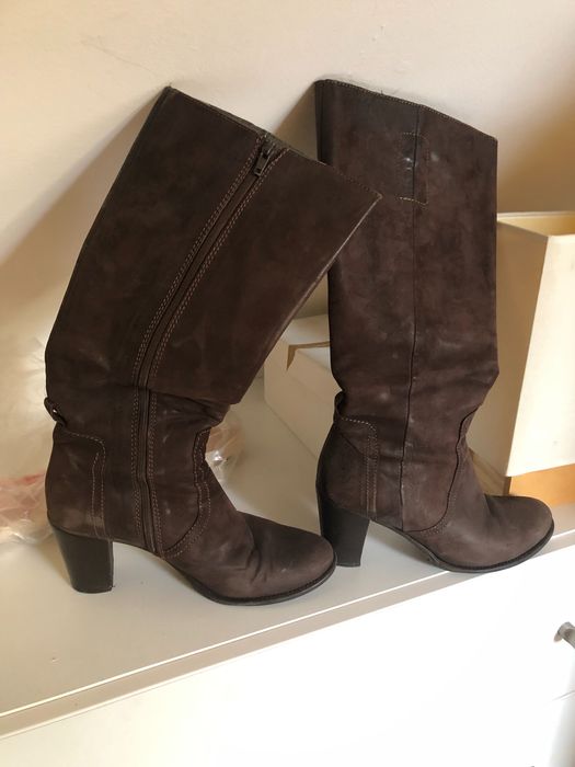 Cizme maro cu toc , piele intoarsa