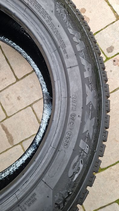 Anvelopa iarna 215 60 R 16 C Maxxis