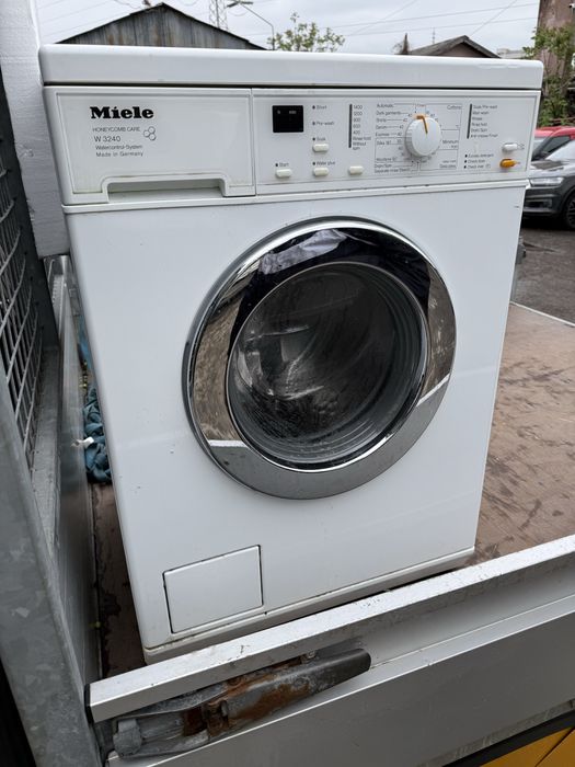 Masină de spalat rufe Miele (tripoda rupta)