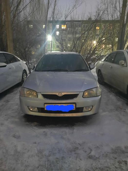 Мазда автомобил..