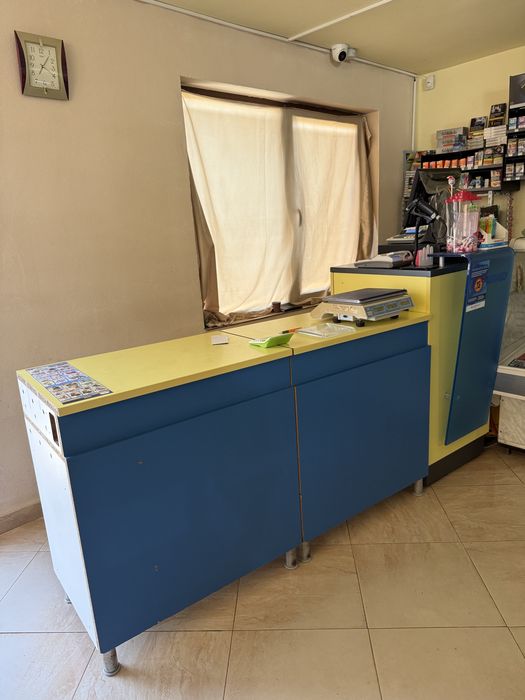 Vitrine frigorifice, rafturi lemn + metalice ,pult+ dulap