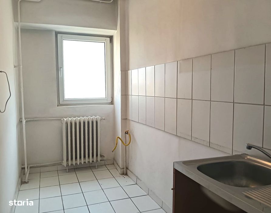 Garsonieră decomandată, 40 mp Decebal–Piața Muncii 2 minute de metrou