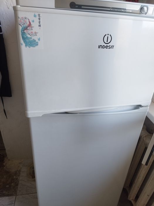 Холодильник Indesit