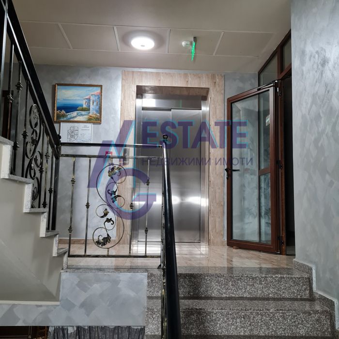 Продава целогодишно работещ Хотел в центъра на  кк.Слънчев Бряг