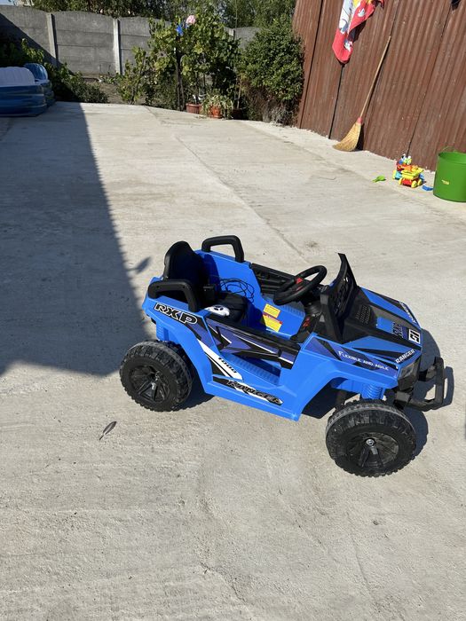 Masina cu telecomanda pentru copii