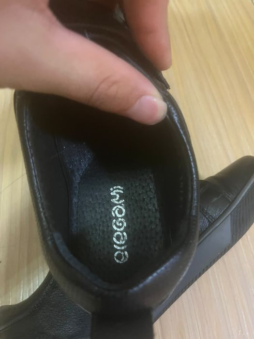 Продам кожаные полуботинки Elegami