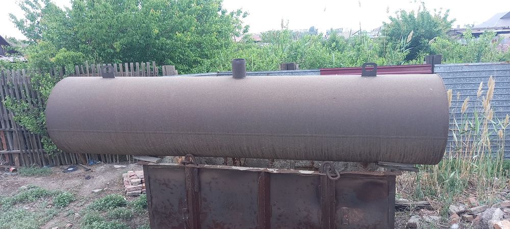 Продам цистерну под техническую воду можно гсм