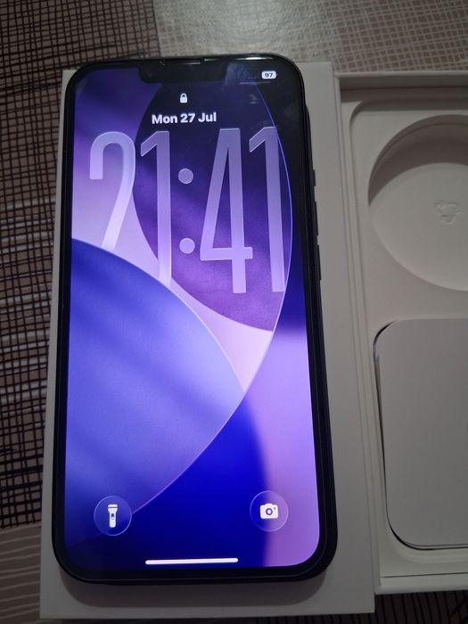 Телефон Iphone 13