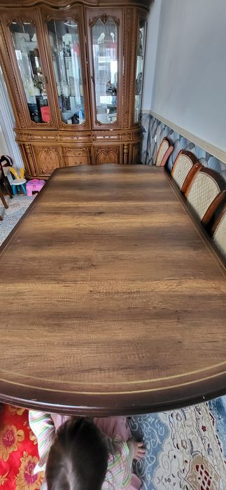Стол обеденный, большой.