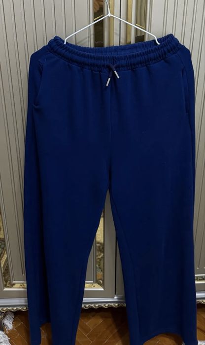 Спортивный костюм от бренда OYSHO