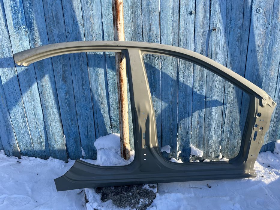 Правое боковое часть Chevrolet Onix, порог и стойки